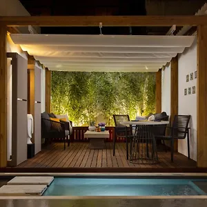 Stupendo- Two Rooms, Patio With Refreshing Pond-center-air Conditioning-free Park , Lisbon Portugal