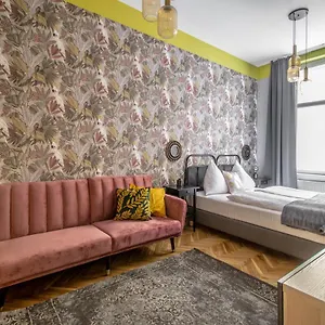 3bdr Oasis In The Heart Of Apartment